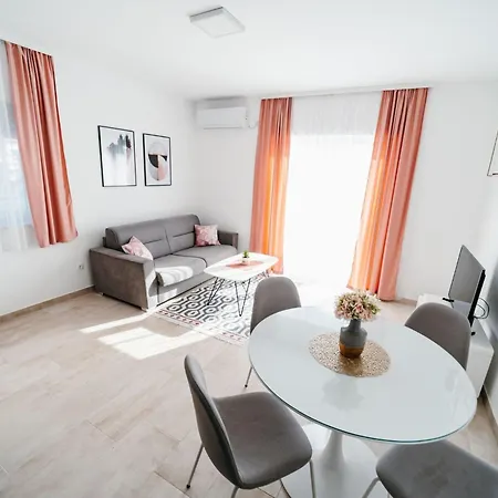 Gray Mit Blick Auf Wasser By Interhome كومارنا