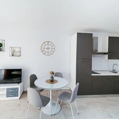 Gray Mit Blick Auf Wasser By Interhome