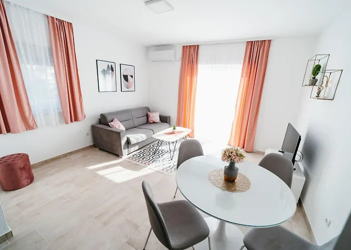 Gray Mit Blick Auf Wasser By Interhome كومارنا