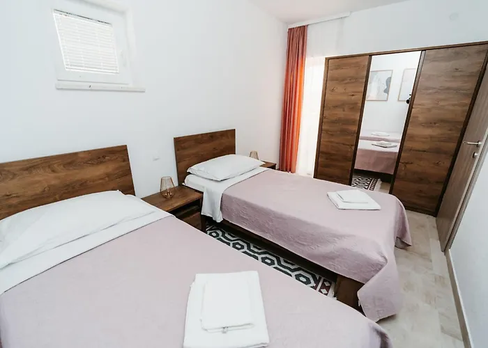 Gray Mit Blick Auf Wasser By Interhome