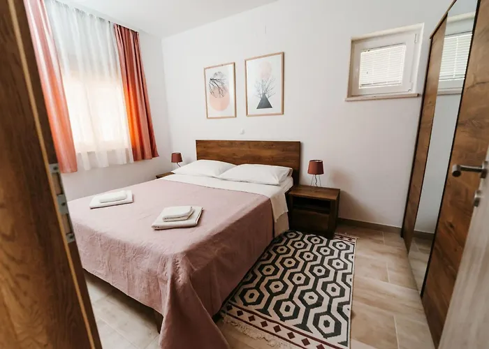 Gray Mit Blick Auf Wasser By Interhome *