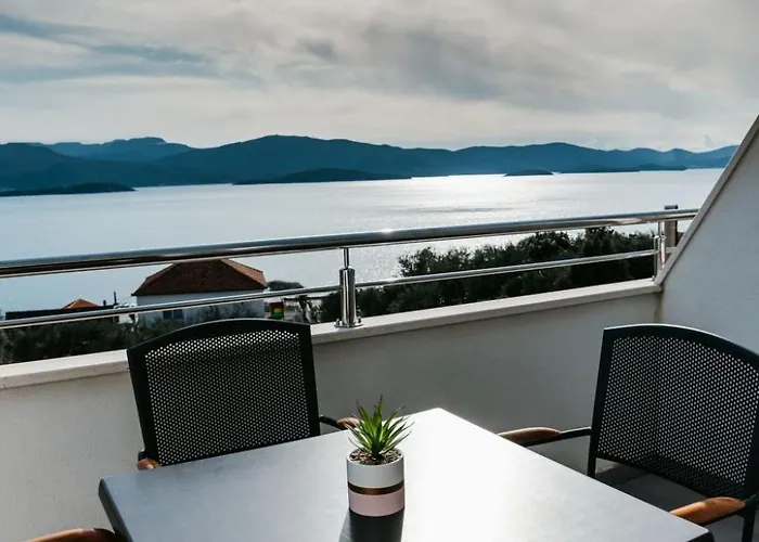 Gray Mit Blick Auf Wasser By Interhome